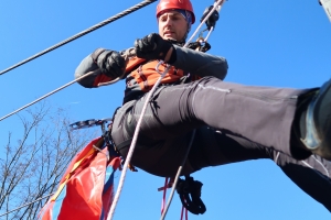 ... a nácvik evakuácie vysoko nad zemou