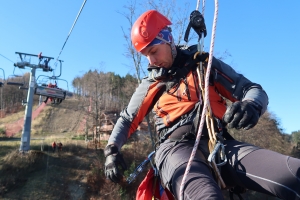 ... a nácvik evakuácie vysoko nad zemou