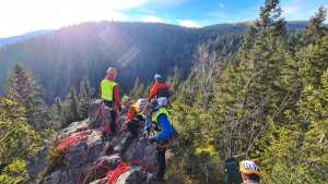 Príprava štandov na Kalužnej