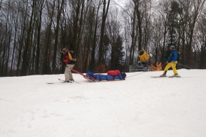 Jeden z mnohých zvozov počas zimnej sezóny v Snowlande