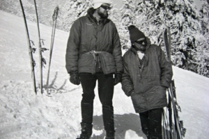 Fero Maslák (vľavo), prvý profesionálny člen HS na MH, asi 1966